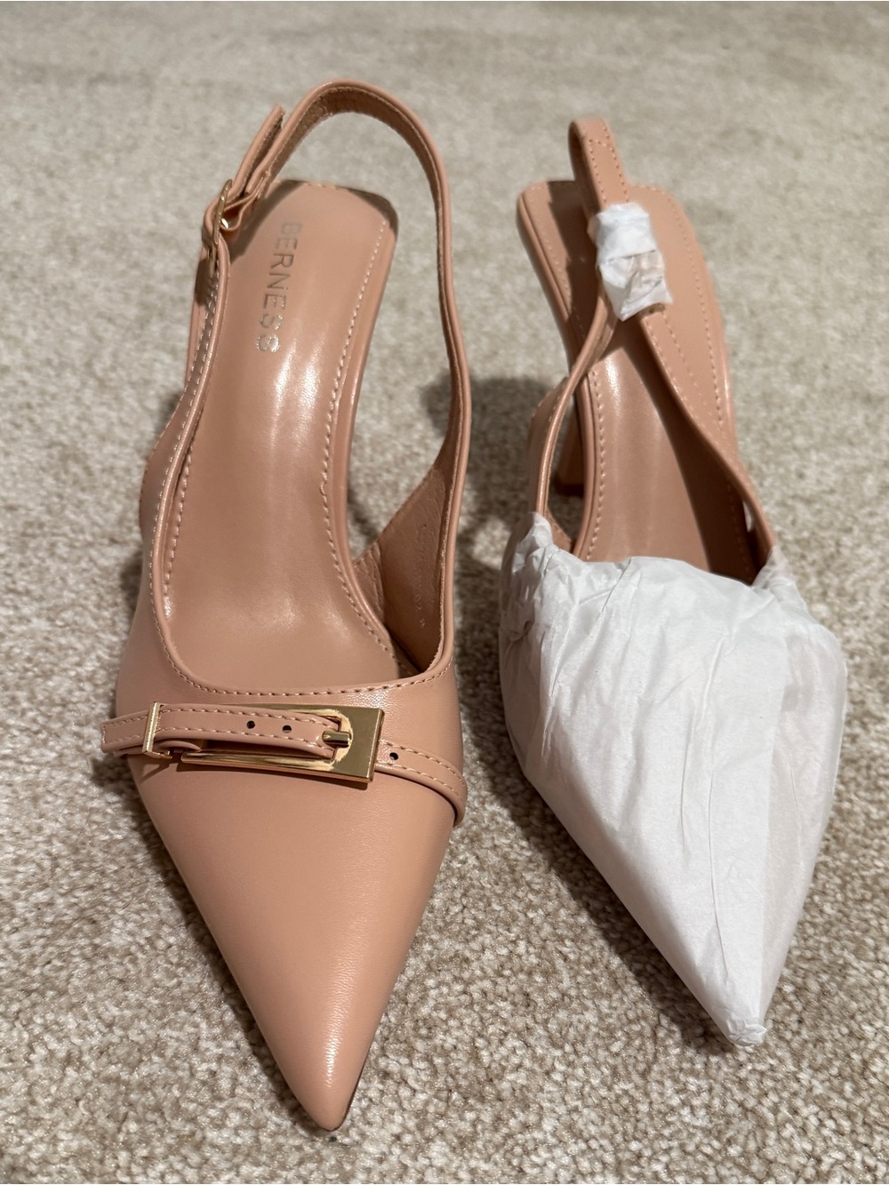 New Berness pump heels Blush nude Pointed Slingback with Gold Buckle size 8